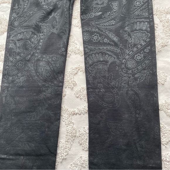All Black Paisley Warm Leggings small - Picture 8 of 8